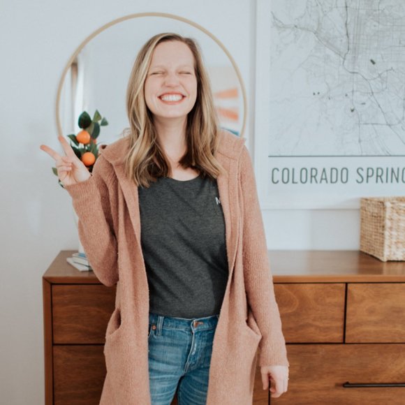 Hello! I'm Elizabeth - Picture 2 of 6